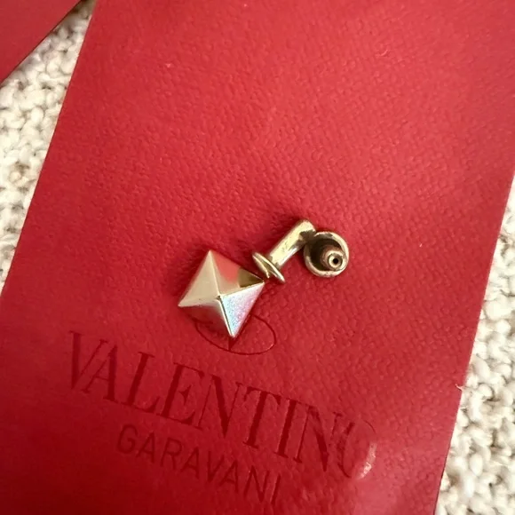 Valentino Pebbled Calfskin Rockstud Flip Lock Top Handle Bag (nude leather) - Picture 16 of 16